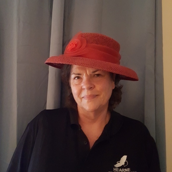 VINTAGE RED‎ STRAW HAT WITH RED FLORAL - Picture 2 of 7